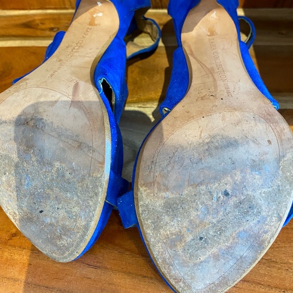 Blue high heels with back zipper detail. - Picture 4 of 5